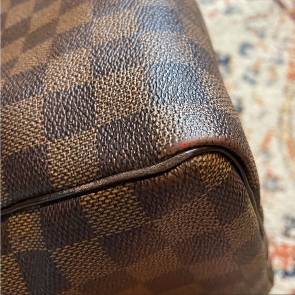 Authentic Louis Vuitton Speedy 30 in Damier Ebene - Picture 6 of 15